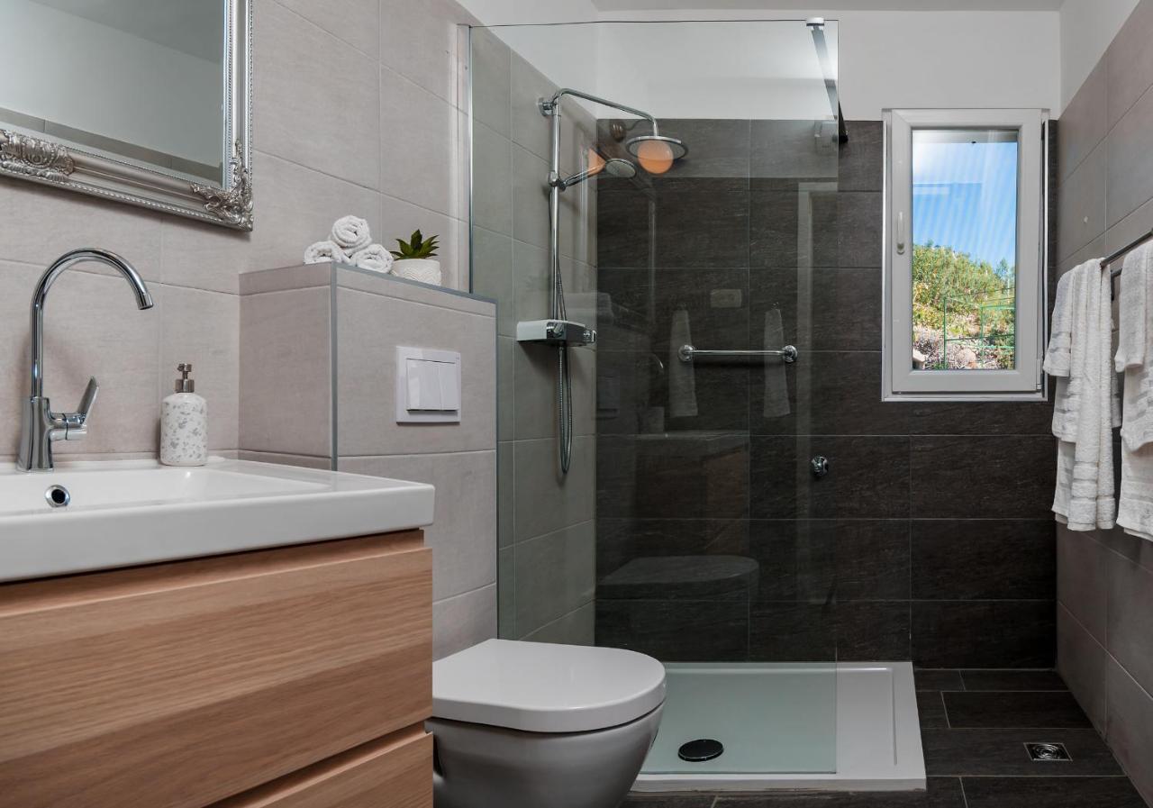 Casa Katalina Apartment คอมีชา ภายนอก รูปภาพ