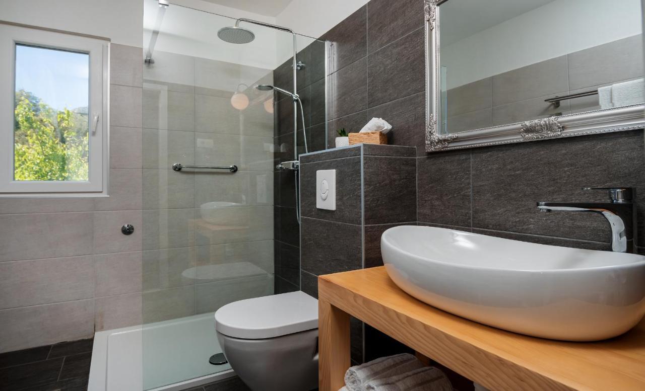 Casa Katalina Apartment คอมีชา ภายนอก รูปภาพ