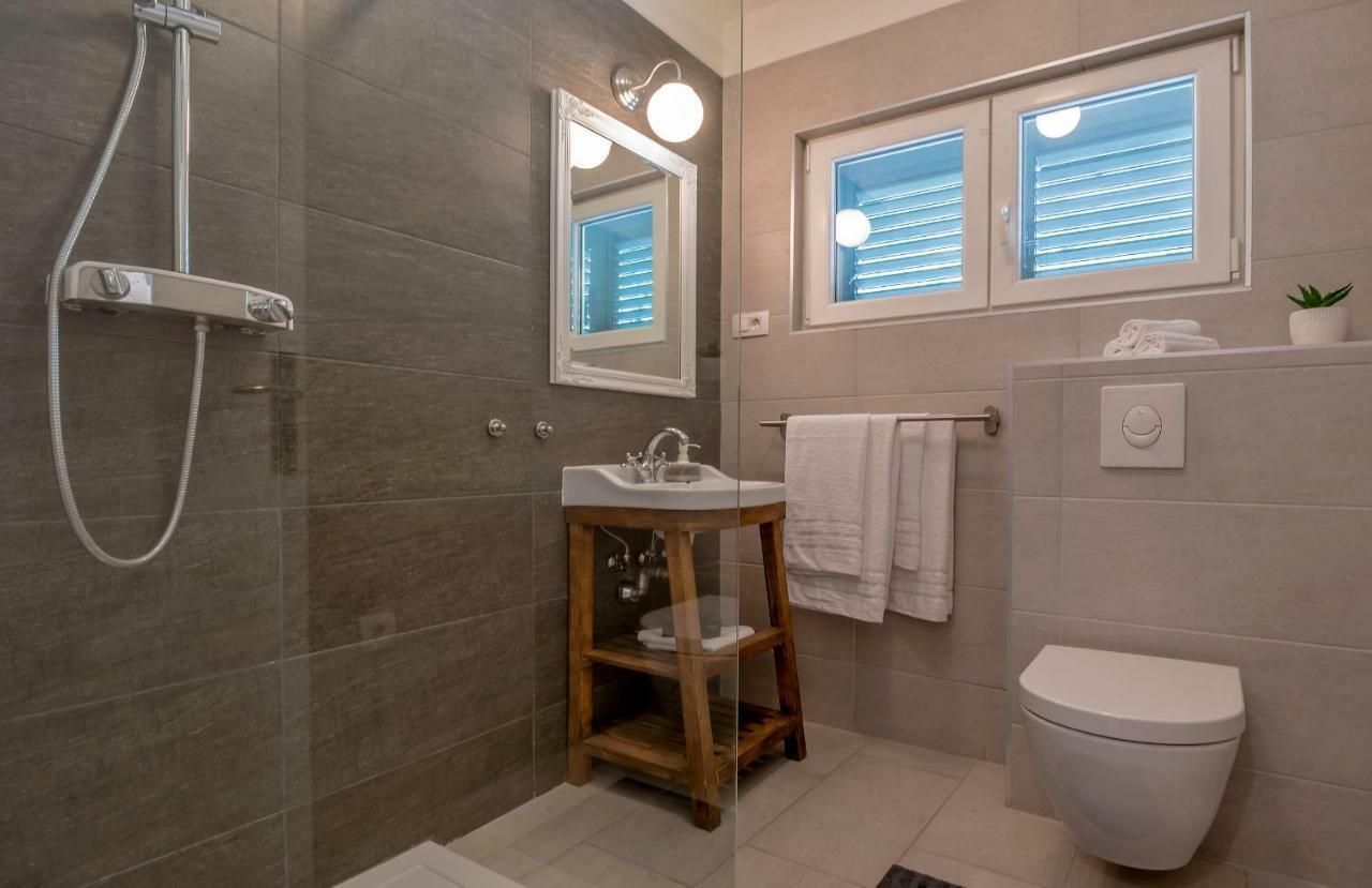 Casa Katalina Apartment คอมีชา ภายนอก รูปภาพ